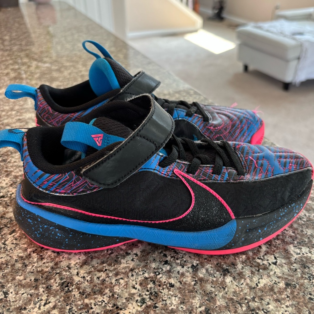 Nike Giannis Freak 5 Kids Basketball Shoes - Size 3Y